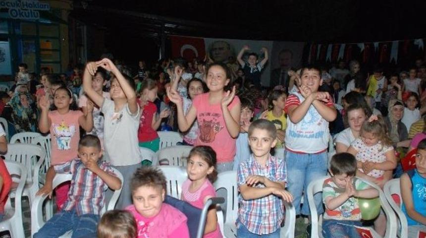 İzmitli &Ccedil;ocuklar Ramazanın Tadını &Ccedil;ıkarıyor