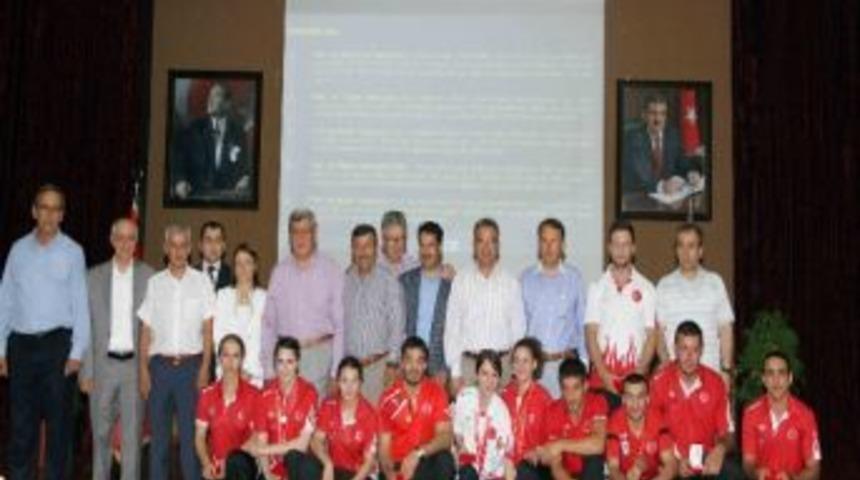 Akdeniz Oyunları'nda Başarılı Olan Sporcular &Ouml;d&uuml;llendirildi