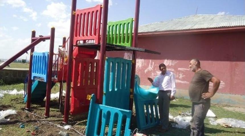 K&ouml;y Okullarında Park Yapım &Ccedil;alışmaları Başladı