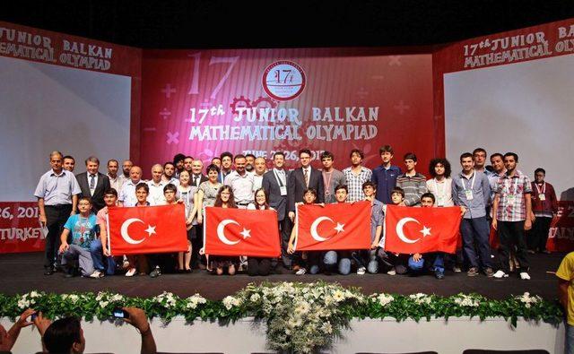 Matematiğin Dahilerini Yaşar Üniversitesi Akademisyeni Olimpiyata Hazırladı