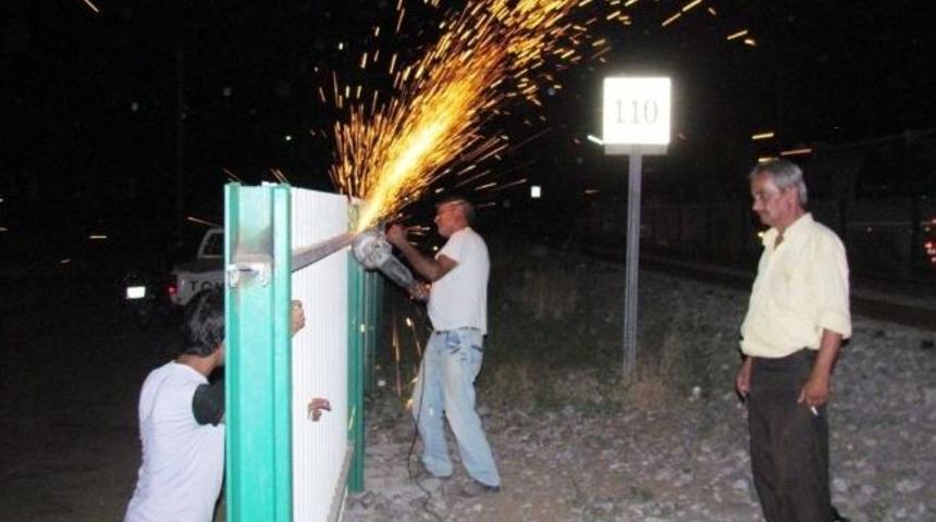 &Ouml;demiş'te &Uuml;&ccedil; Eyl&uuml;l Mahallesi'ne Demiryolu Altge&ccedil;idi Yapılıyor