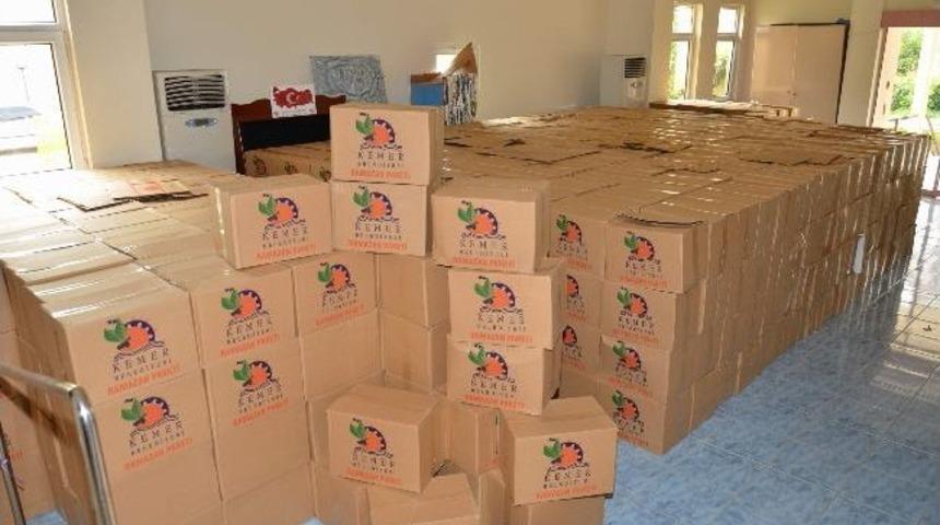 Kemer Belediyesi&rsquo;nden Bin 500 Aileye Erzak Yardımı