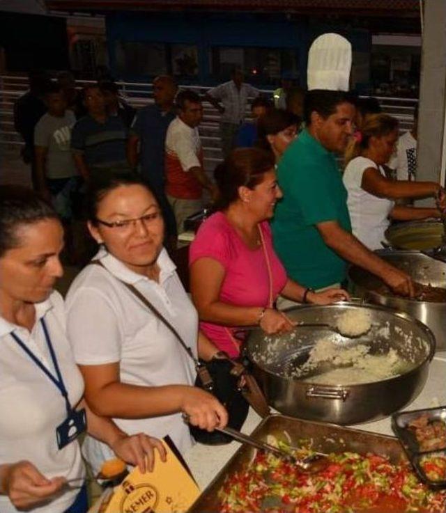 Kemer Belediyesi’nden Bin 500 Aileye Erzak Yardımı