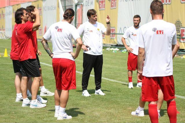 Sağlam, Futbolculardan Ve &Ccedil;alışmalarından Memnun 1