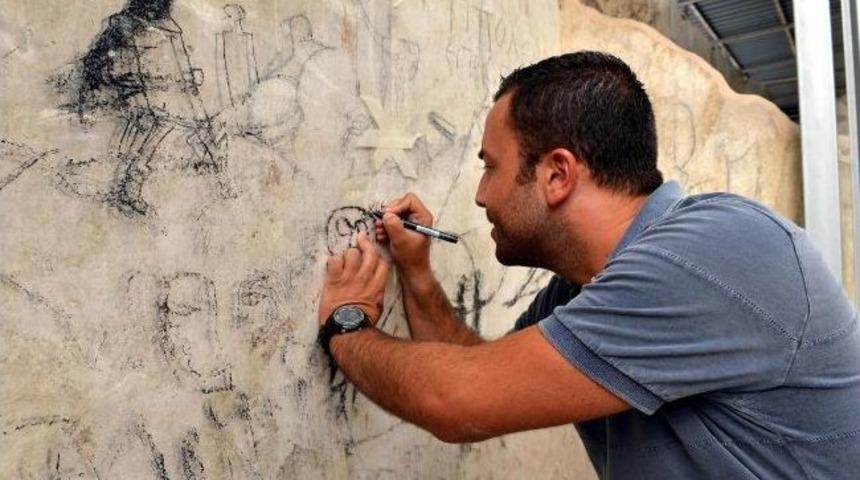 İzmir Agorası'nın Duvarlarını D&uuml;nya Konuşacak