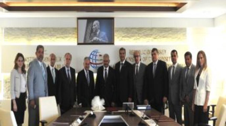 Bakan Yıldırım: İzmir&rsquo;de Işimiz Siyaset Değil, Hizmet