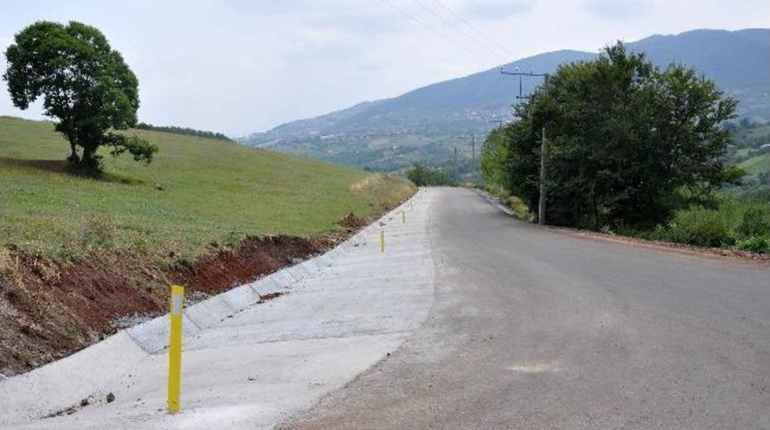 G&ouml;lc&uuml;k&rsquo;te K&ouml;y Yolları Asfaltlanıyor