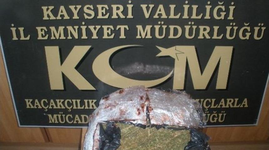 Yolcu Otob&uuml;s&uuml;nde 8 Kilo Esrar Ele Ge&ccedil;irildi