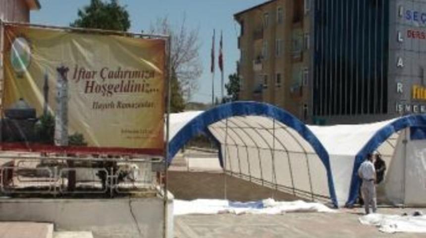 Sungurlu Belediyesi 620 Kişilik İftar Çadırı Kurdu