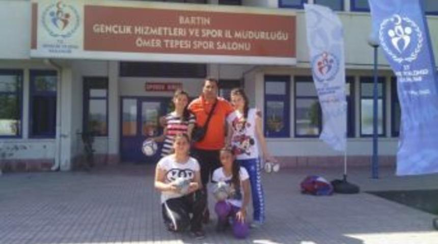 Bartınlı 4 Sporcu Hentbol B&ouml;lgeler T&uuml;rkiye Şampiyonası&rsquo;nda Gidecek