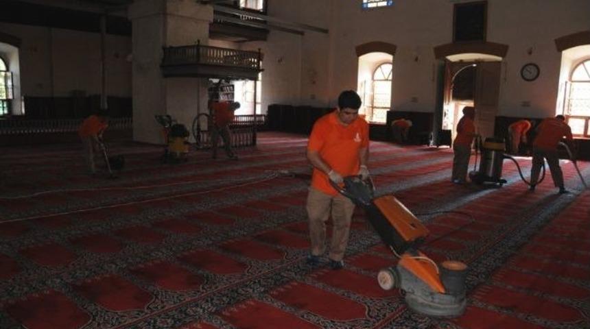 Balıkesir'de Camiler G&uuml;l Suyu Kokacak