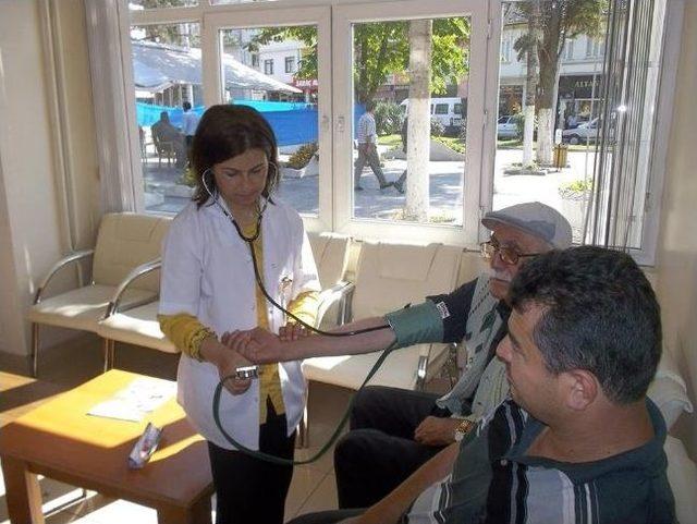 Kozcağız&rsquo;da 105 Kişi Kalp Taramasından Ge&ccedil;ti 1