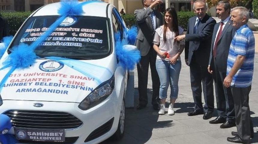 Şahinbey Belediyesi, Lys Birincisine Otomobil Hediye Etti