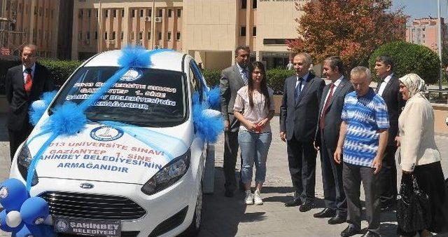 Şahinbey Belediyesi, Lys Birincisine Otomobil Hediye Etti 2
