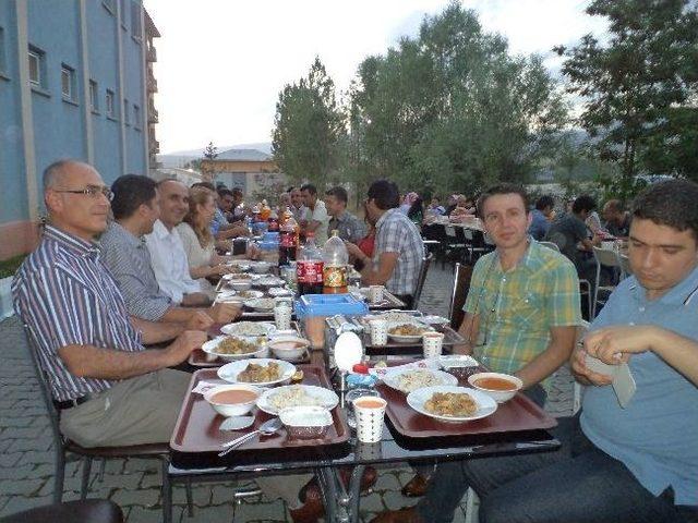 Varto Devlet Hastanesinde İftar Yemeği 1