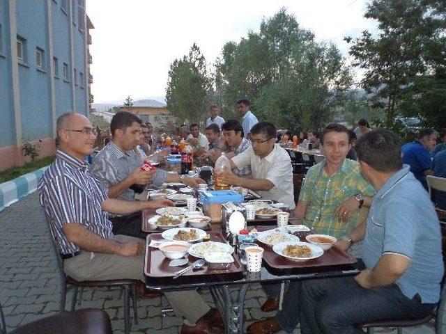 Varto Devlet Hastanesinde İftar Yemeği 2