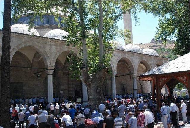 Tokat’ta Camiler Doldu Taştı