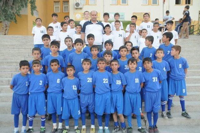 Fatih Ortaokul u Yaz Futbol Kursu 100 &Ouml;ğrenciyi Sokaktan Kurtardı 3