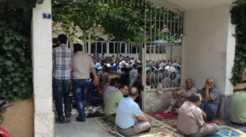 Ramazan Ayının İlk Cuma Namazında Camiler Doldu Taştı