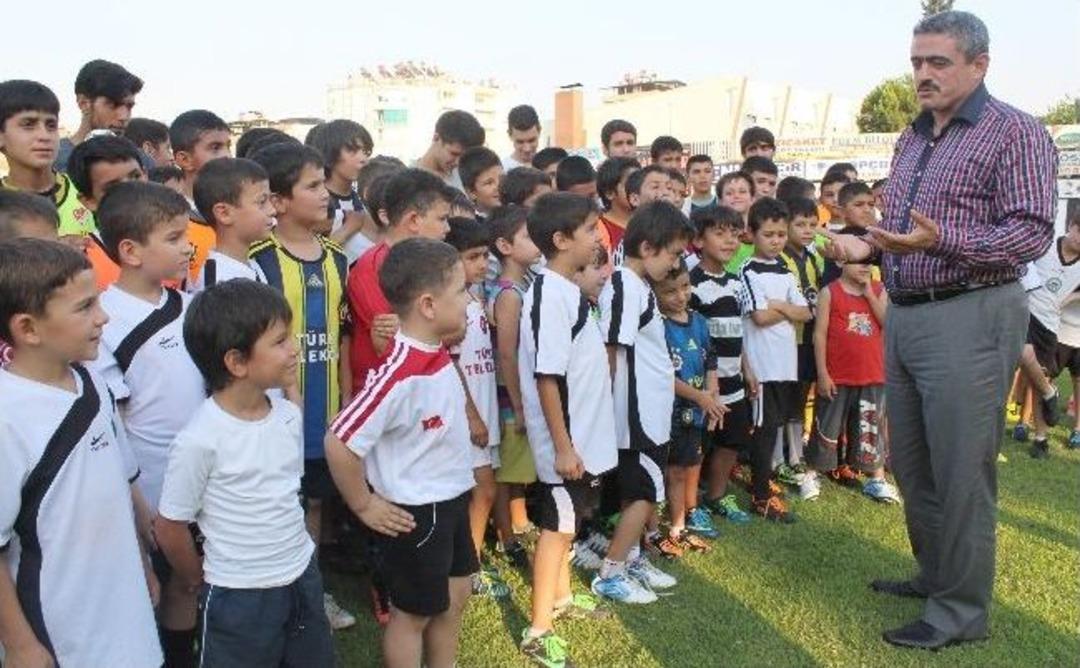 Alıcık, Futbol Okulu&rsquo;nu Ziyaret Etti