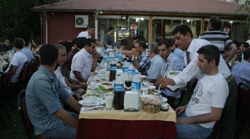 Gazeteciler İftar Yemeğinde Buluştu