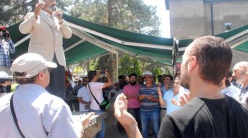 Mısır&rsquo;da &Ouml;lenler I&ccedil;in Gıyabı Cenaze Namazı Kılındı