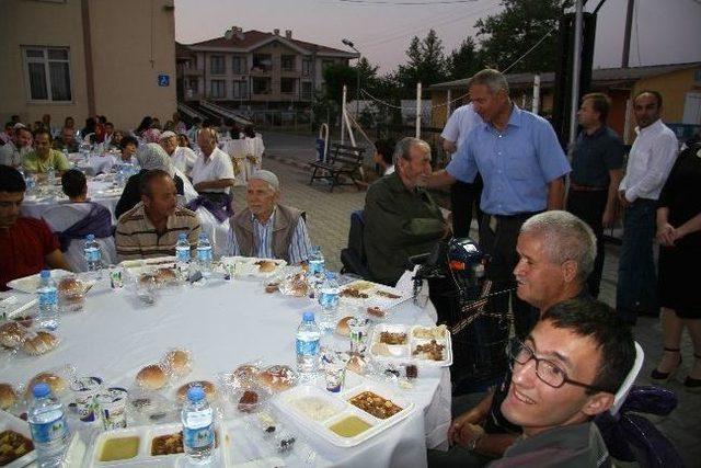 Adapazarı Belediyesi İlk Halk İftarını Güneşler’de Verdi