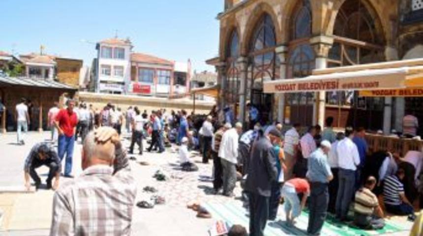 Yozgat&rsquo;ta Cuma Namazında Camiler Doldu Taştı