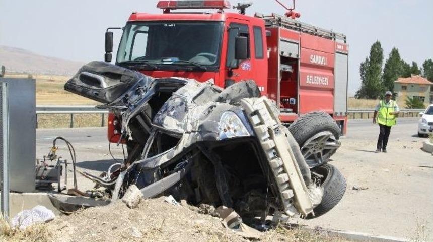 Sandıklı&rsquo;da Otomobil Takla Attı; 1 &Ouml;l&uuml;, 3 Yaralı