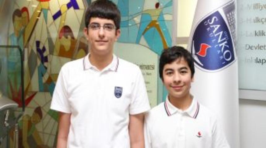 &Ouml;zel Sanko Ortaokulu&rsquo;dan Iki &Ouml;ğrenci SBS&rsquo;de 700 Tam Puan Aldı