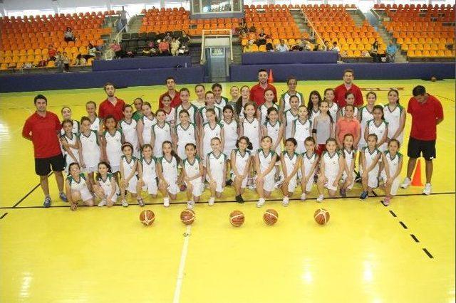 Akhisar’ın Minik Basketbolcu Ordusu