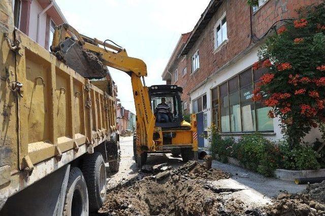 Çarşı Mahallesi’nde Alt Yapı Çalışmaları