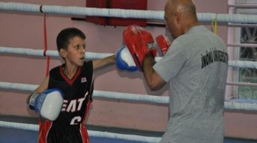 Minik Boks&ouml;rler, Alt Minikler T&uuml;rkiye Şampiyonası&rsquo;na Hazırlanıyor