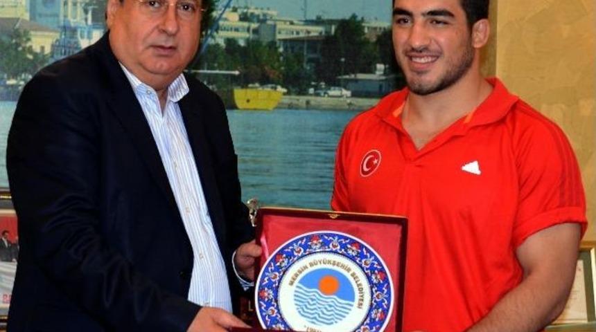 Avrupa Şampiyonundan Başkan &Ouml;zcan&rsquo;a Ziyaret