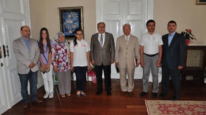 Manisa Valisi Savaş, Sbs Birincisini Ağırladı