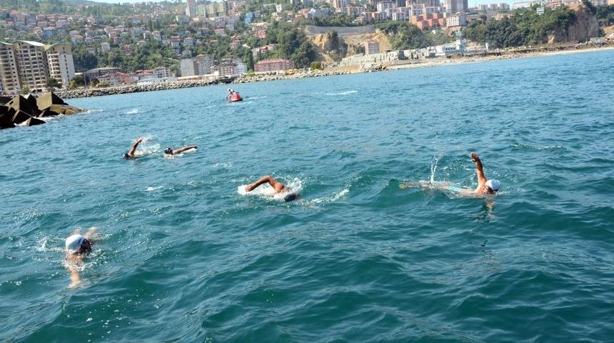 Beşiktaş'ın 110. Yılı Anısına Karadeniz'de 10 Bin 110 Metre Kula&ccedil; Attılar