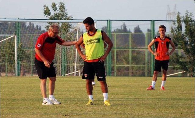 Adanaspor da Tiago Takım Arkadaşları İle Tanıştı 1