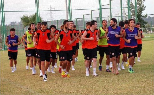 Adanaspor da Tiago Takım Arkadaşları İle Tanıştı 2