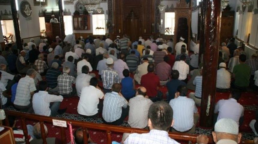 Devrek&rsquo;te Ramazan Ayınının İlk Cuma Namazı Huşu İ&ccedil;erisinde İdrak Edildi