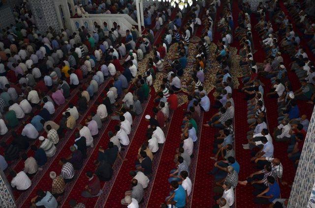 Iğdır Merkez Camii, Dualarla Ibadete A&ccedil;ıldı 1