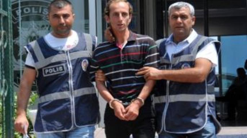 T&uuml;rbanlı &Ouml;ğretmene Saldıran Zanlı Yakalandı