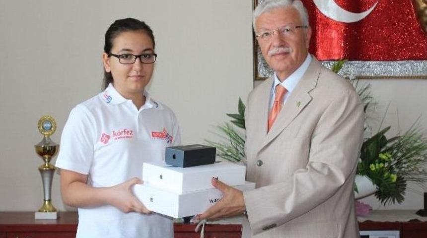 Manisa Milli Eğitim, Sbs Birincilerini &Ouml;d&uuml;llendirdi