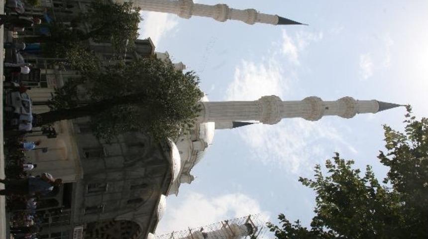 Iğdır Merkez Camii&rsquo;nde İlk Cuma Namazı Kılındı