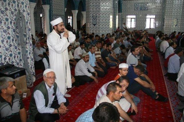 Iğdır Merkez Camii’nde İlk Cuma Namazı Kılındı