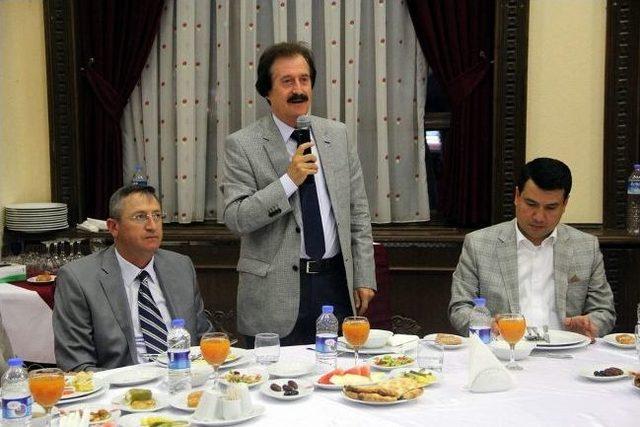 Cumhuriyet &Uuml;niversitesi&rsquo;nden Huzuevi Sakinlerine İftar Yemeği 1