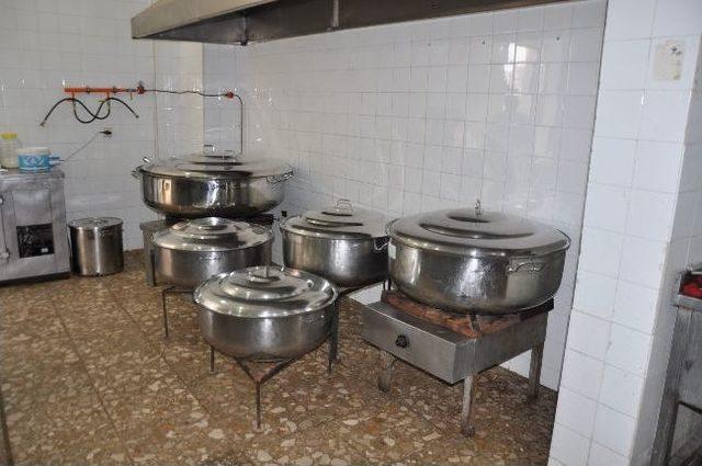 Nazilli Belediyesi Tarafından 1500 Kişilik İftar &Ccedil;adırı Kuruldu 2