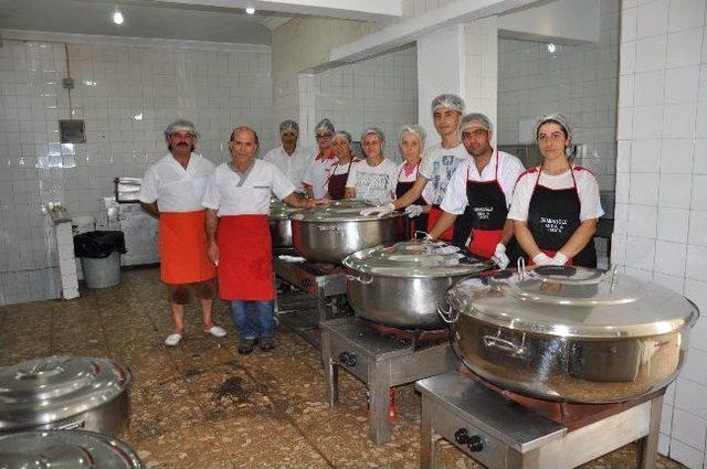 Nazilli Belediyesi Tarafından 1500 Kişilik İftar &Ccedil;adırı Kuruldu 3