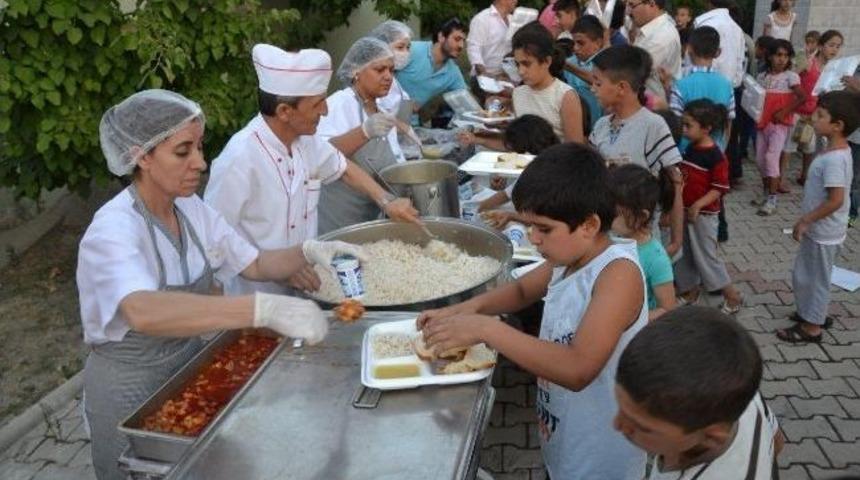'iftar Vakti Kardeşlik Vakti' Manisalılar'ı Buluşturdu