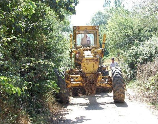 Arazi Yollarına Bakım Çiftçiyi Sevindirdi