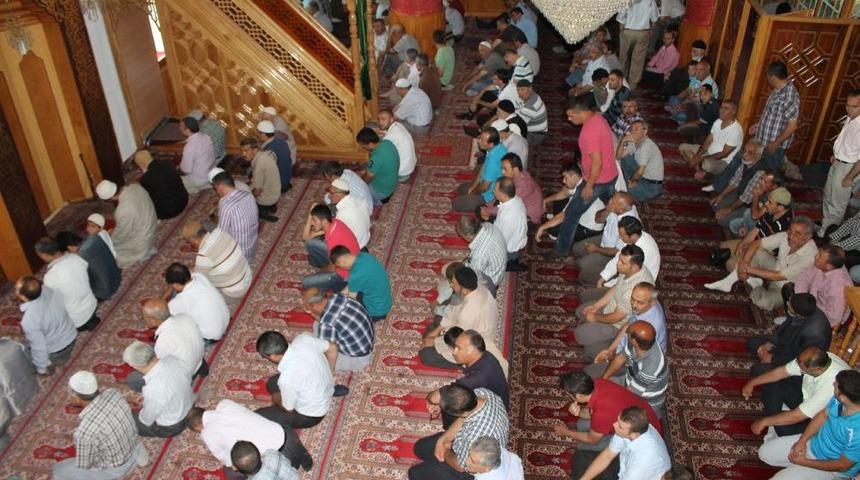 Sivas&rsquo;ta Ilk Cuma Namazında Camiler Doldu